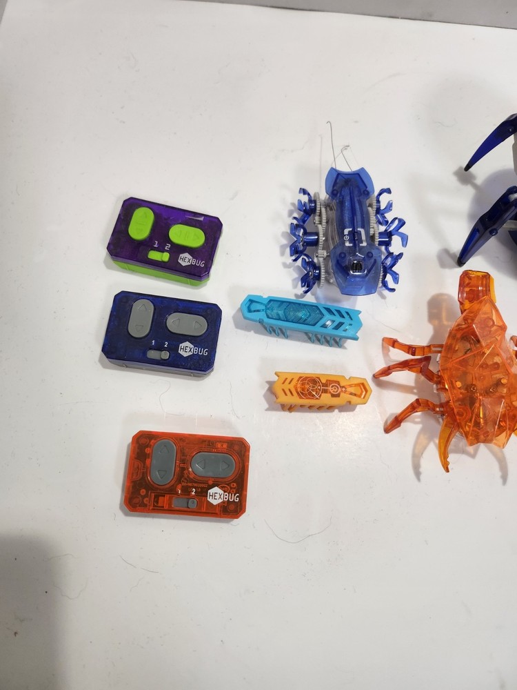 Hexbug Battlebots with 6 bots, 3 remotes - Untested Small Lot
