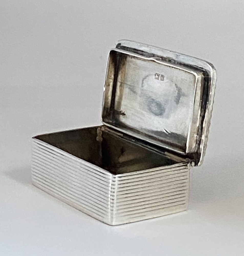 Vintage Heavy Solid Silver Pie Crust Engine Turned Pill Snuff Box Ribbed Sides