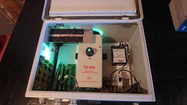 TRI-LITE FIBER OPTIC LIGHT SOURCE