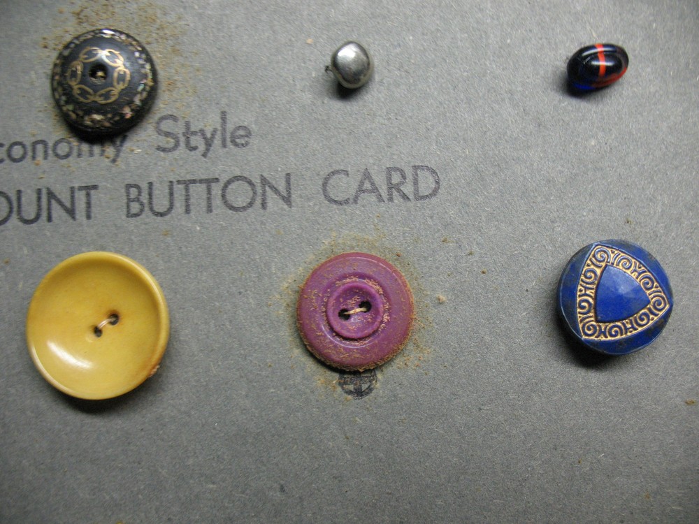 ANTIQUE BUTTONS (41) COUNT MIXED MATERIALS