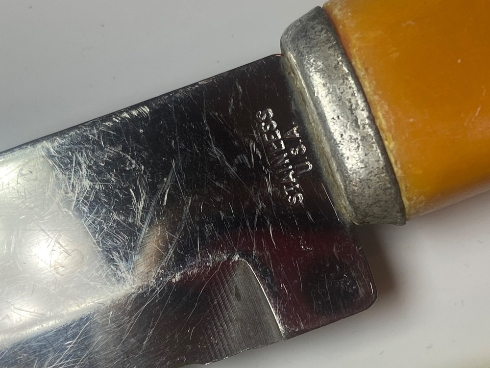 2 VINTAGE BAKELITE HANDLED KITCHEN/PARING KNIVES