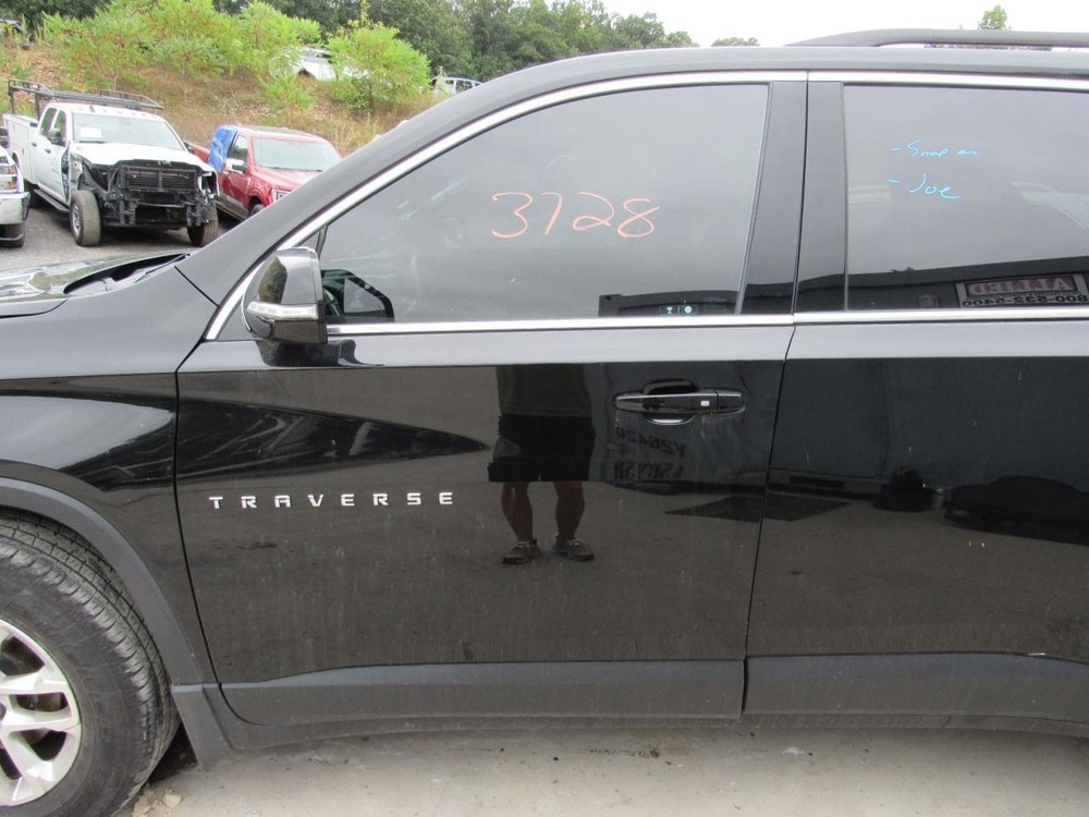 TRAVERSE 2018 Glove Box 1072814