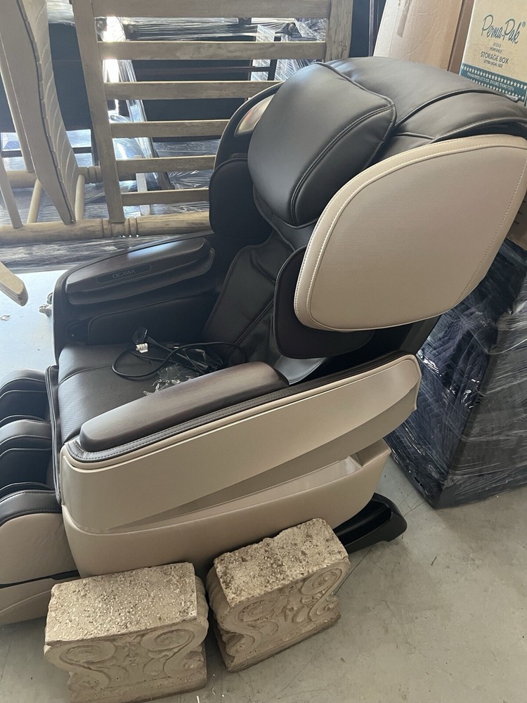 OGAWA 2 Stage Zero Gravity Massage Chair
