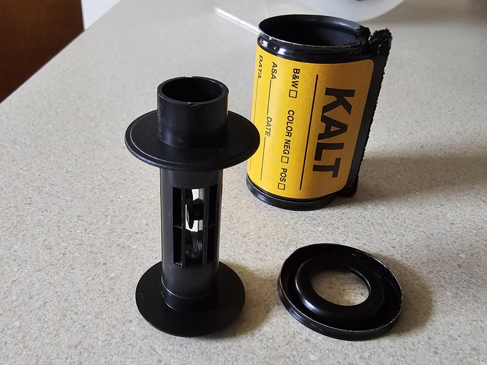 **NEW** 35mm Kalt Brand Reloadable Film Cassette Metal Snap Cap - New Old Stock