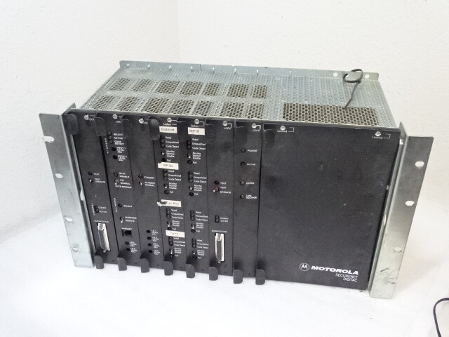 MOTOROLA Q2981A SECURENET DIGITAC COMPARATOR LOADED W/ CARD MODULES