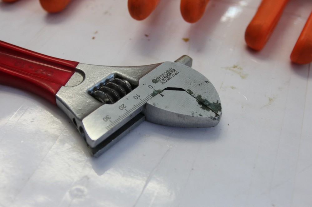 KLEIN TOOLS ASSORTED TOOLS 8PC SET NICE!!