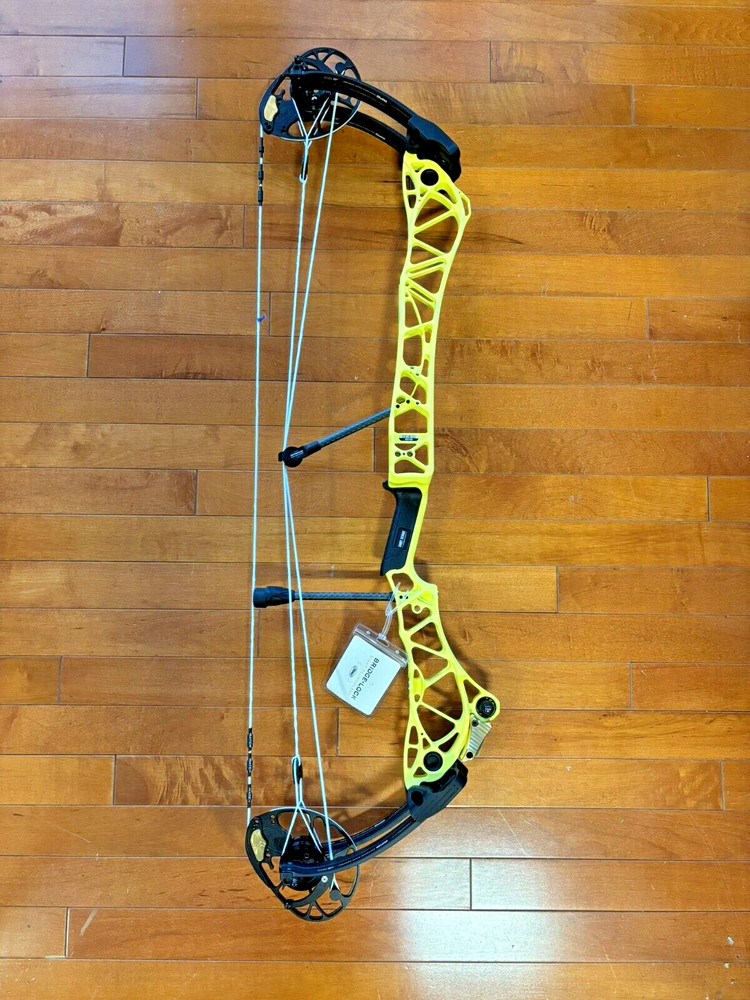 Mathews Title 36 Yellow Riser Black Limbs RH Bow