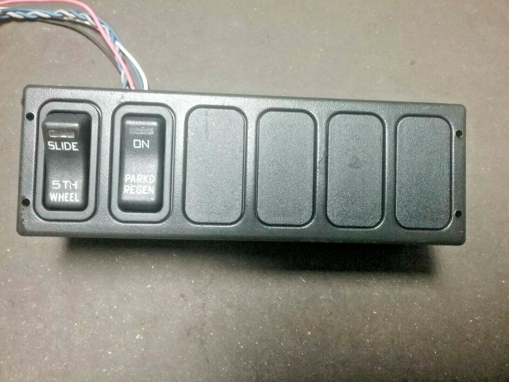 INTERNATIONAL SWITCH PANEL 3575432C4