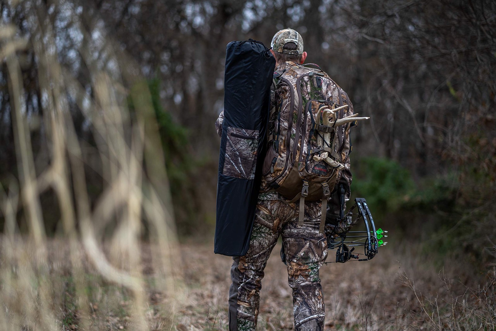 Rhino R100-RTE 2 Man, 5 Hub Design with Shoot Through Mesh Windows-Realtree Edge