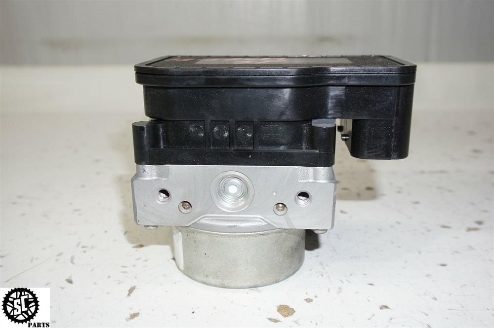 2013 TRIUMPH SPEED TRIPLE 1050 ABS MODULE CONTROL BRAKE PUMP T14