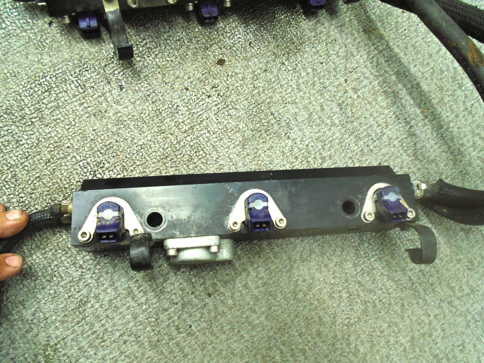 FUEL RAILS W INJECTORS PORT/STARBOARD 852378T5 852379T5 MERCURY OPTIMAX 135 150