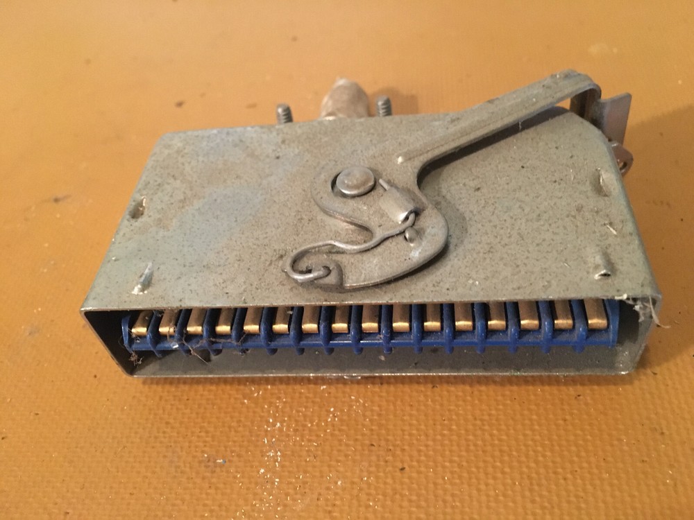 Amphenol 32 pin Connector with Lock