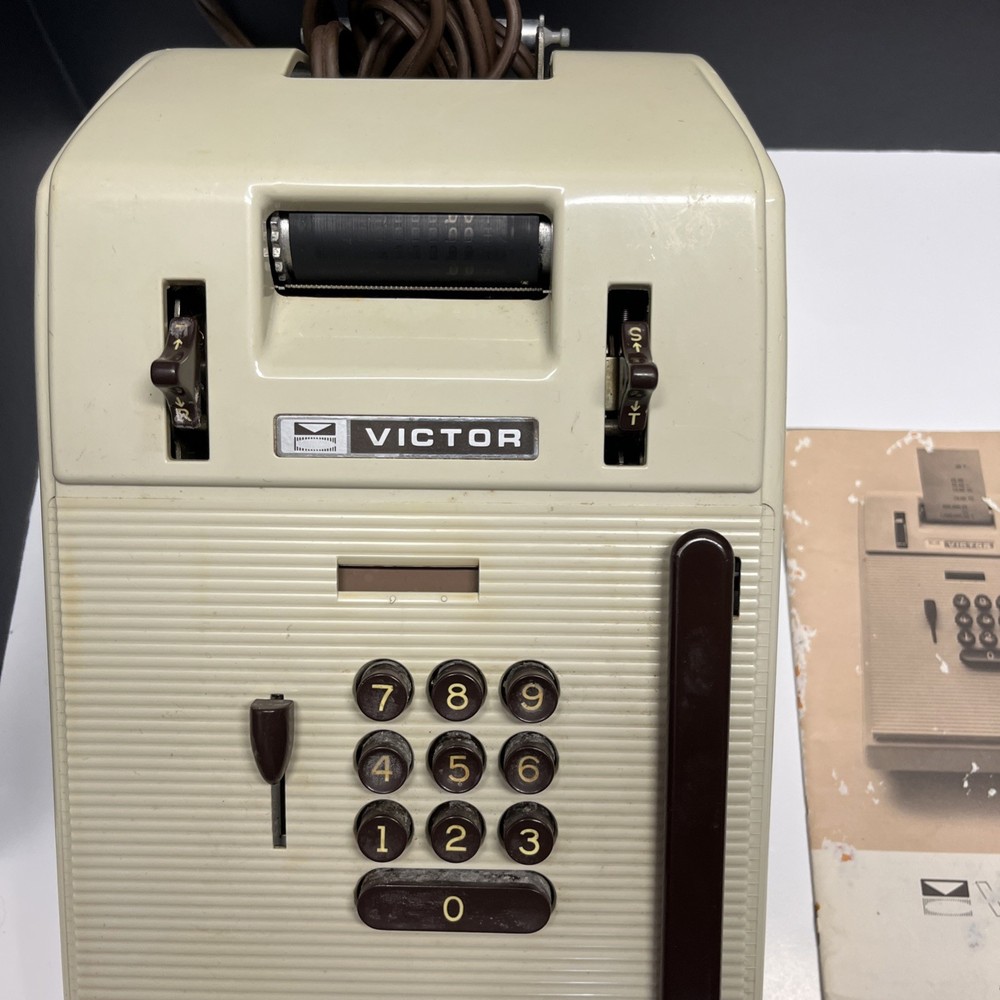 Vintage Victor 782552 10 Key Adding Machine. Power Tested
