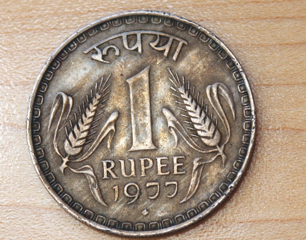 1977 India 1 Rupee Bombay Mint