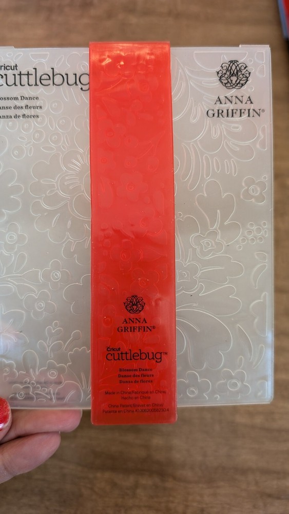 Blossom Dance  Cricut Cuttlebug Anna Griffin Embossing Folder & Border