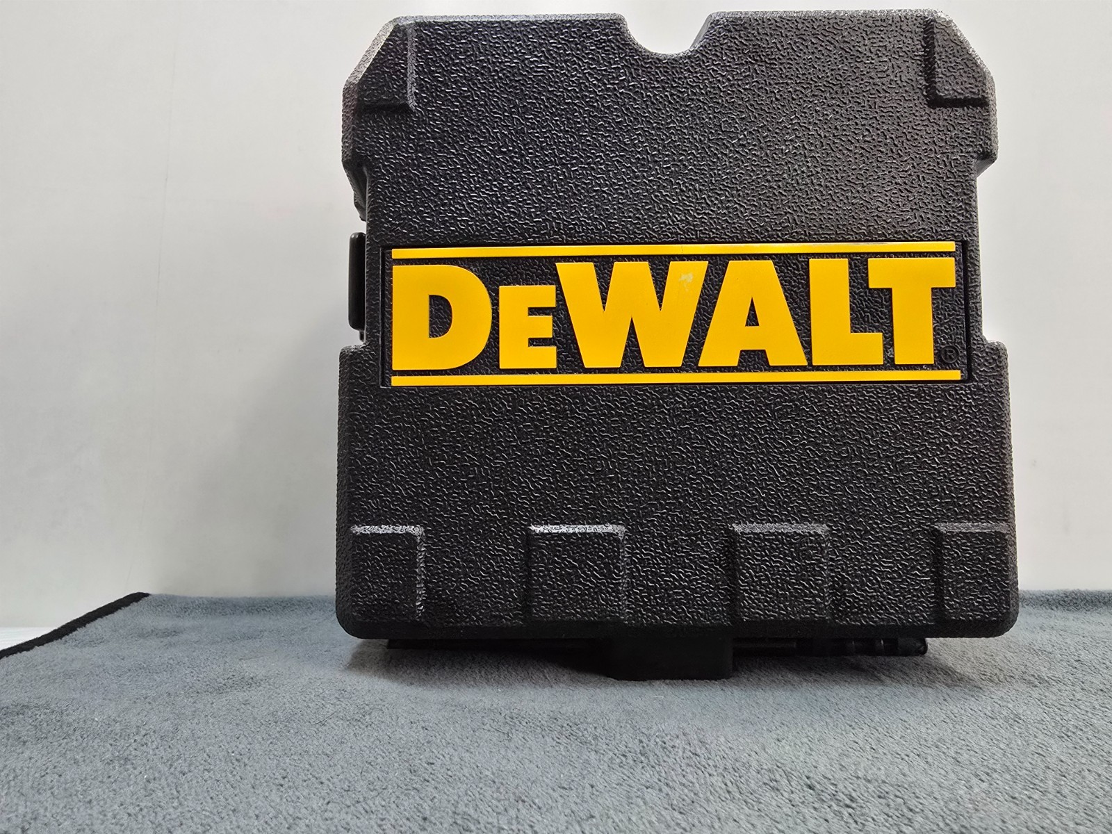 Dewalt Green Self-Leveling Cross Line Laser Level DW088CG