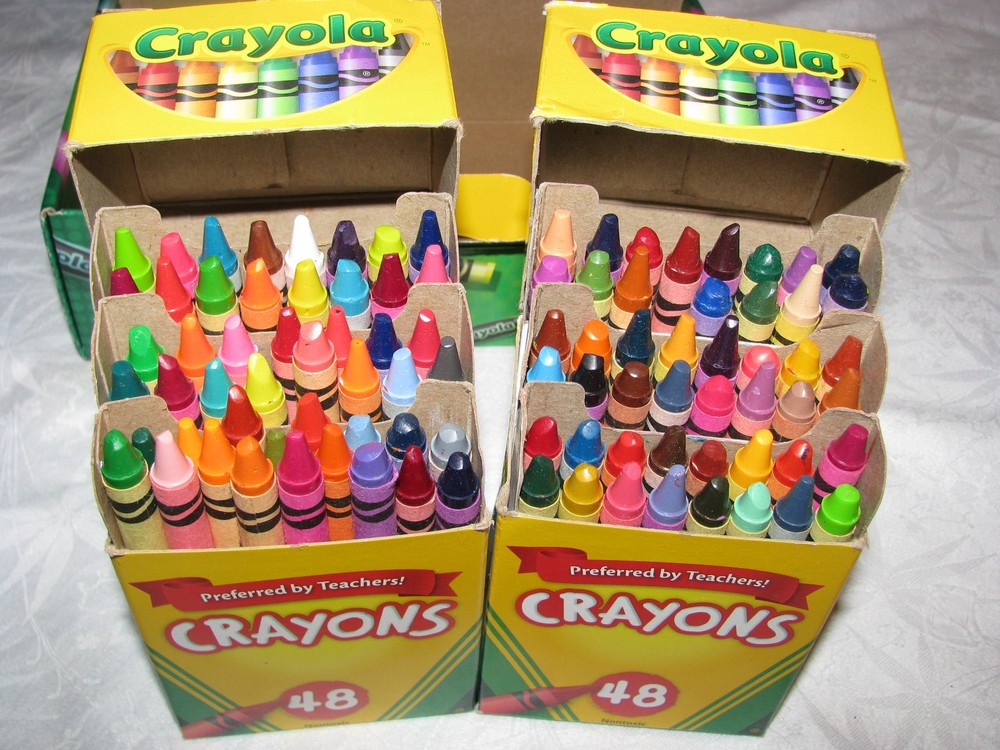 2010 CRAYOLA Boxed Set 120 Crayons Used
