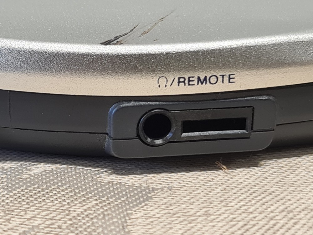 SONY Walkman D-EJ915 CD Player & Battery Case