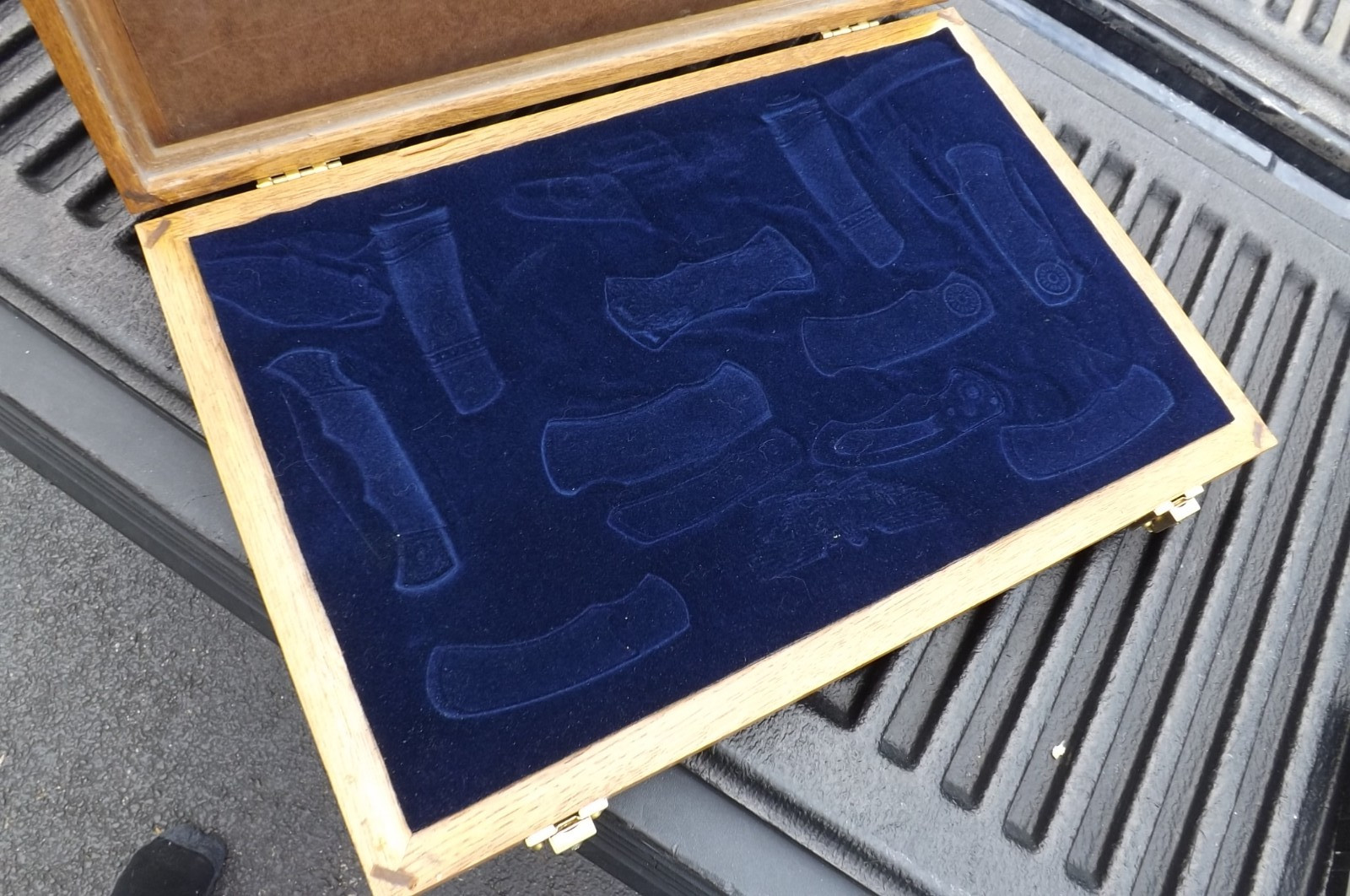 LOT OF 2 KNIFE WATCH MARBLES OAK WOODEN DISPLAY CASE USED GREAT SHAPE 18" INCH