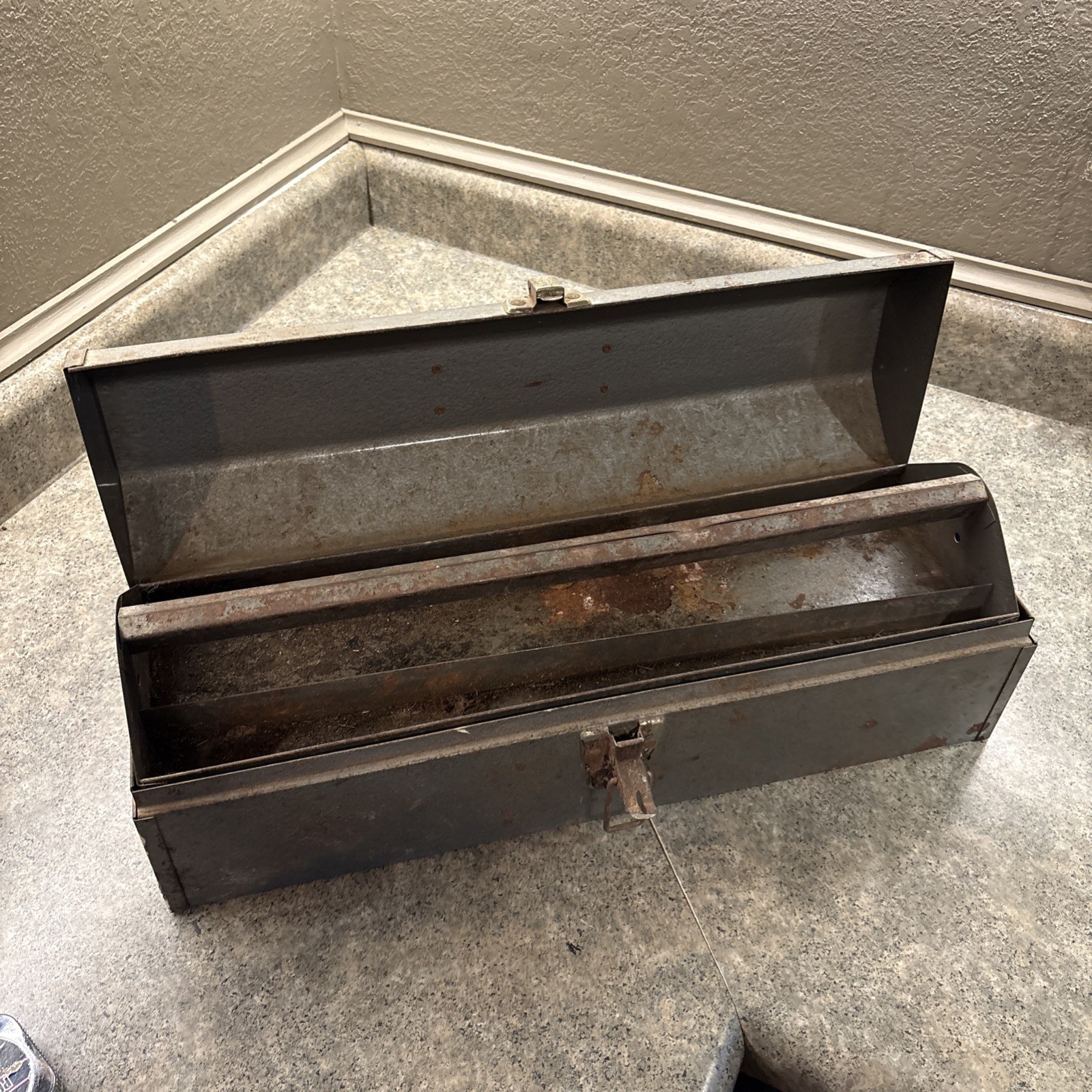 VINTAGE CRAFTSMAN 19-3/4" TOMBSTONE STEEL TOOL BOX, 65161, w/ TRAY