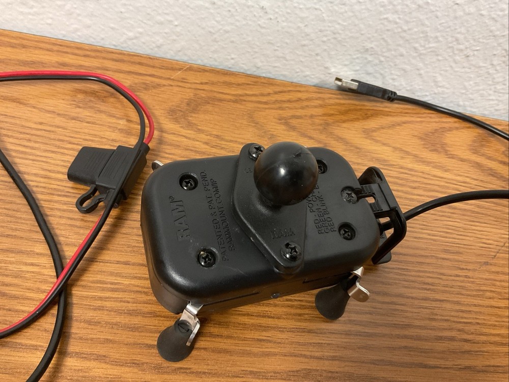 RAM Mounts U-Bolt Quick-Grip Mount With Wireless Charging READ DESCRIPTION