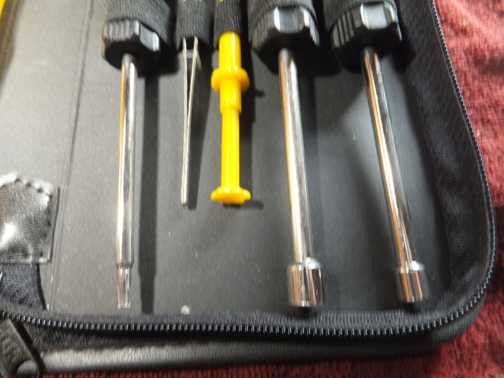 Belkin 10 Piece Electronics / Computer Tool Kit W/Case, IC Install Removal Tool