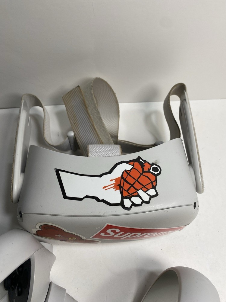 Meta Quest 2 128GB White Headset and Controllers Untested - Check