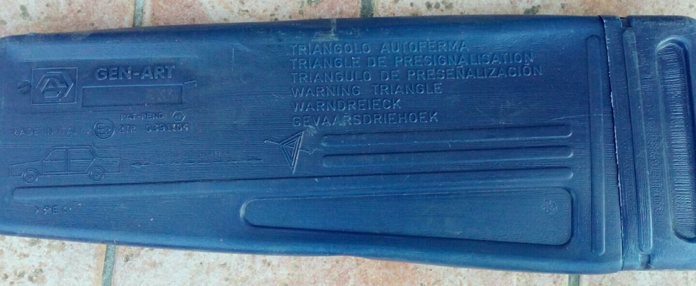 TRIANGLE CAR STOP EMERGENCY RESCUE WITH HARD CASE