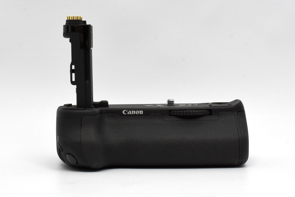 Canon BG-E21 Battery Grip - MINT