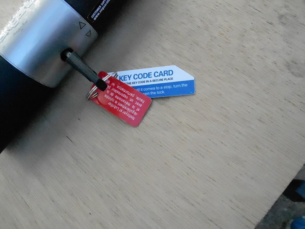On Guard U Lock with Keys and Key Code Card New Open Package