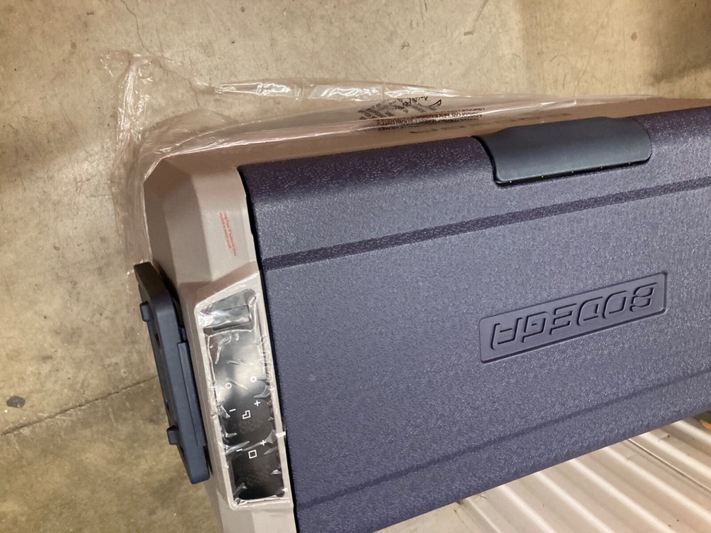 bodega self refrigerating cooler and freezer chest