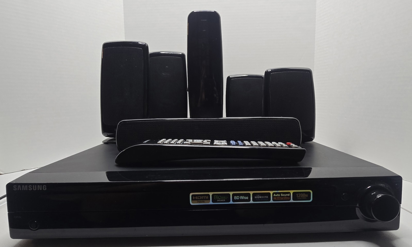 Samsung HT-Z520 5 Disk CD/DVD Home Theater System (Tested, 5 Speakers + Wire)