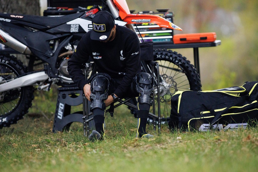 EVS Web Eclipse Knee Brace Black Pair Large WEBECL-BK-LP