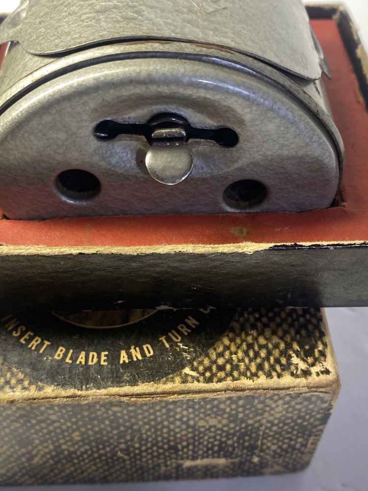 Stropper Twinplex Model G200 Sharpens Double Edge Razor Blades