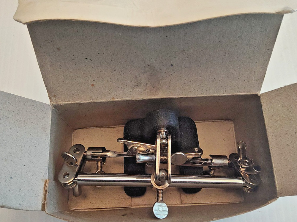 Streamside Portable Fly Tying Vise with base -