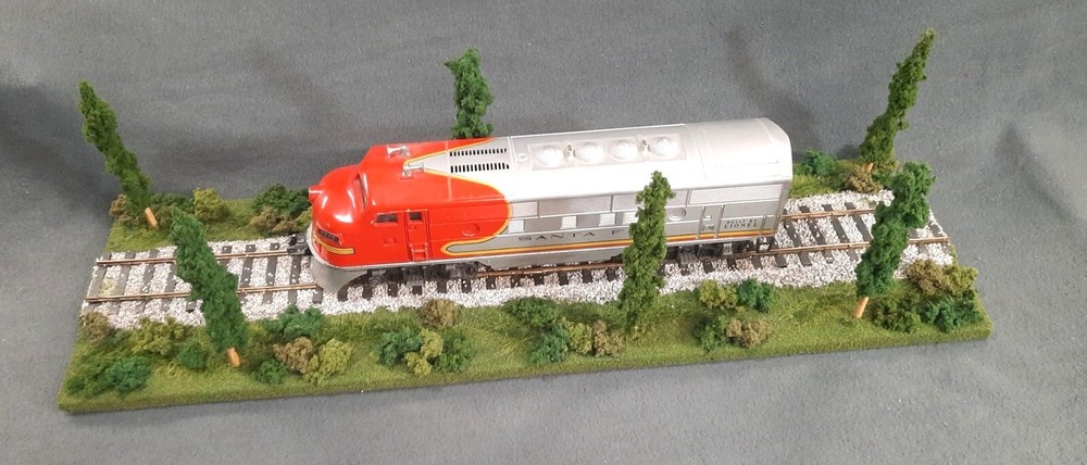 O SCALE 24" SINGLE TRACK DIORAMA TRAIN DISPLAY -"SUMMER SCENE"
