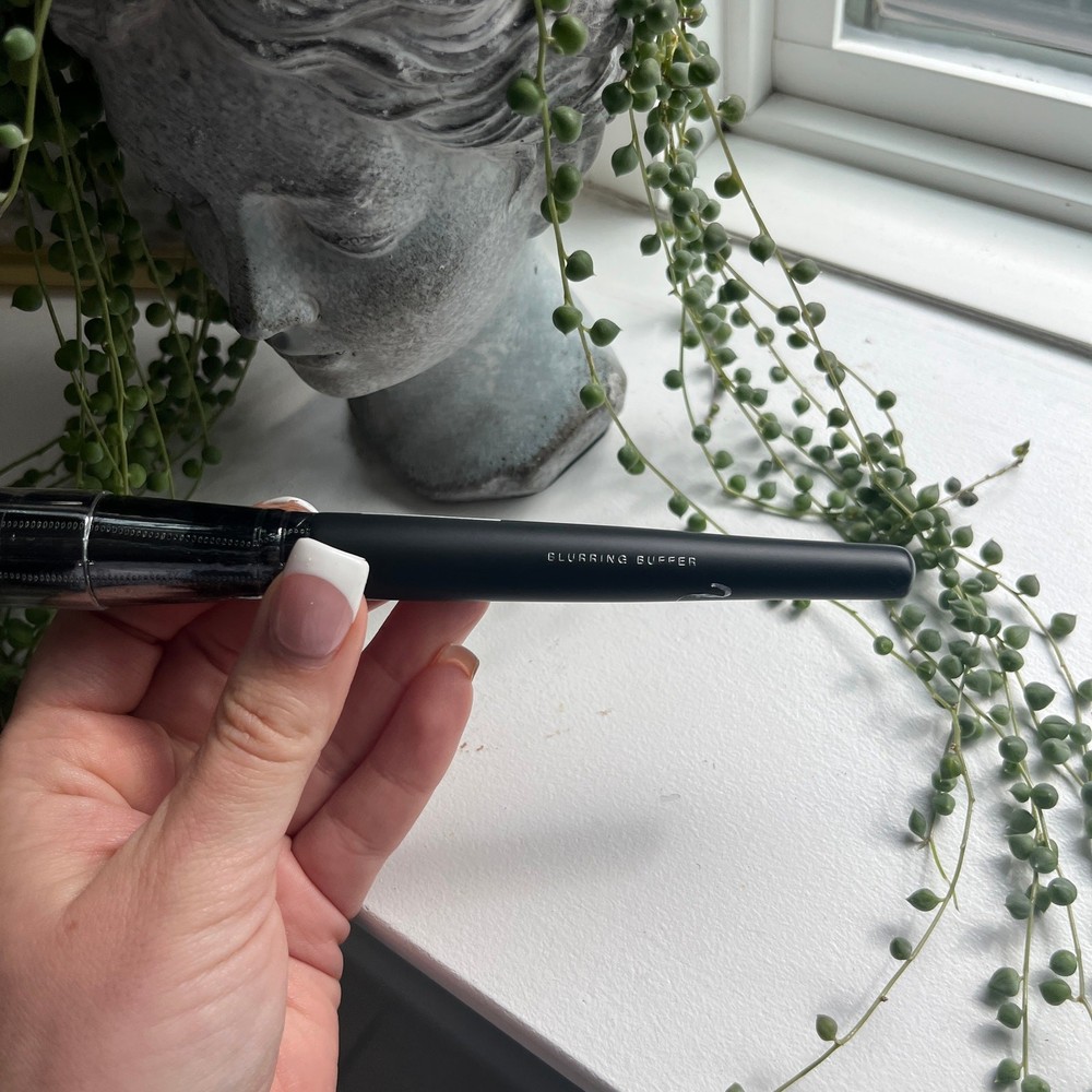 NEW BareMinerals Blurring Buffer Brush