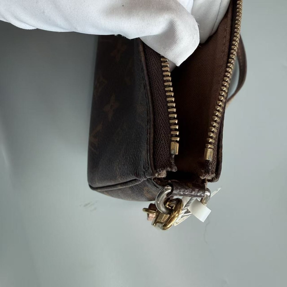 Louis Vuitton Pochette Accessoires Monogram Canvas Shoulde Bag versatile styles