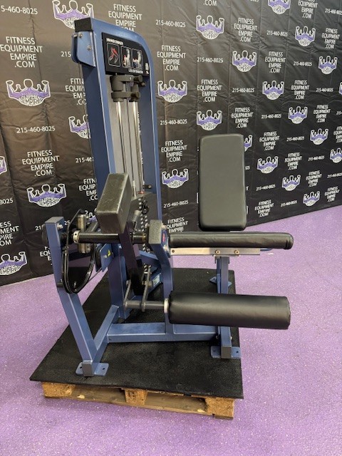Hammer Strength Select Leg Extension w / 305 Lb Stack