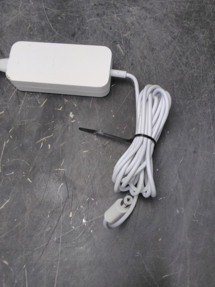 Apple Power Adapter Model No: A1202 (36.5-279-10.5)