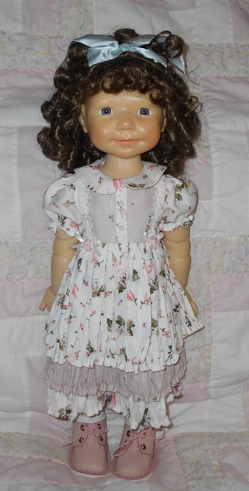 WEE 3 NORMA SIZE 12-13.5 LIGHT BROWN Full Head Short Ringlets & Curly Bangs NWT