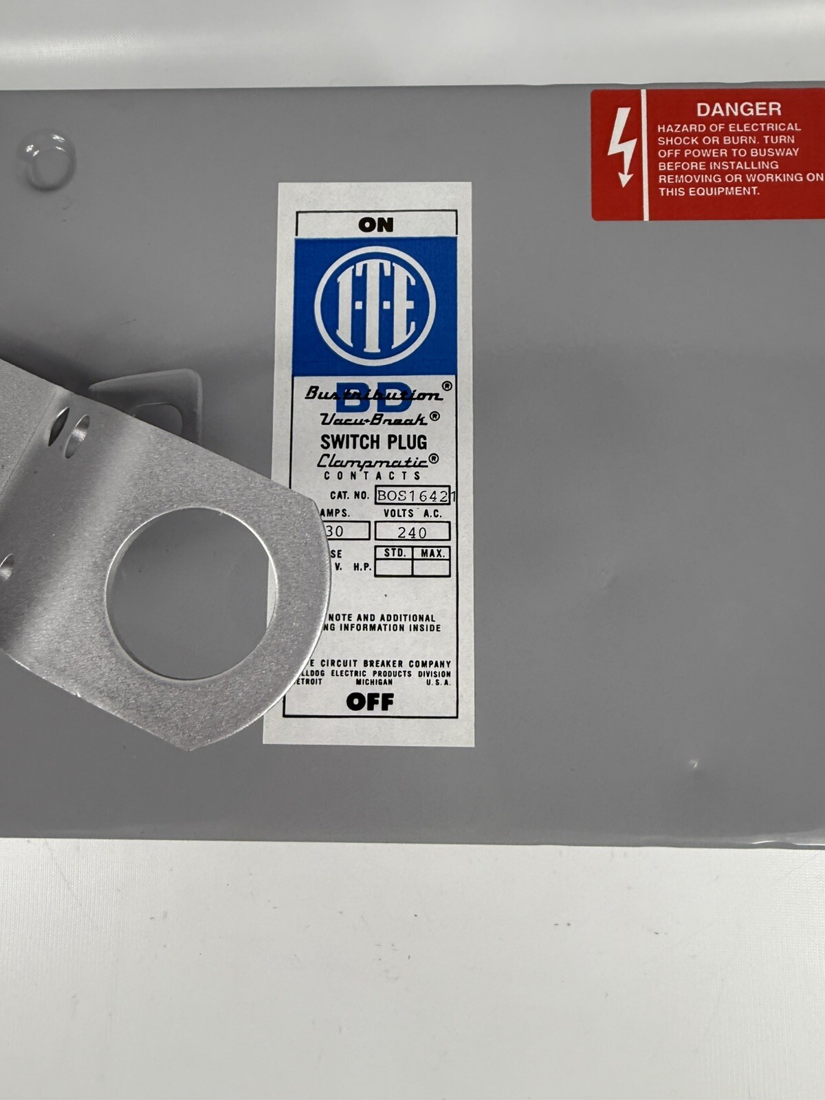 BOS16421 ITE Siemens 30 Amp 240V 3P 4 Wire Fusible Bus Plug BD Switch, 30A BOS