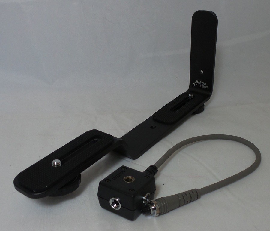 Nikon SK-E900 External Multi-Flash Bracket for Nikon 4500 Digital Camera (25067)