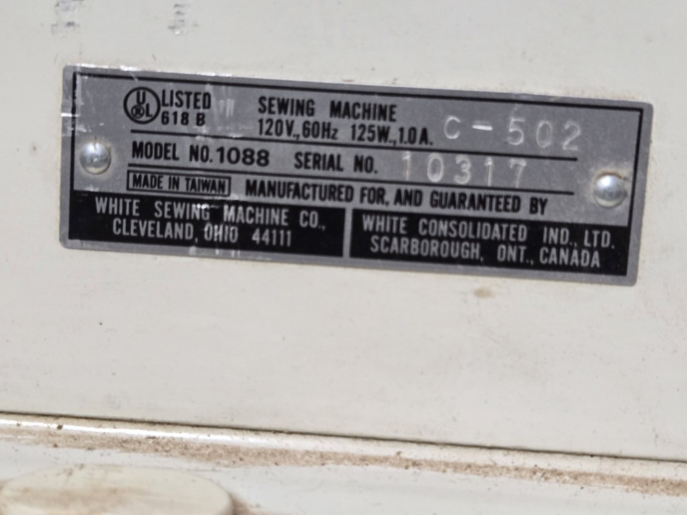 WHITE MODEL 1088 PRECISION ZIG ZAG JEANS MACHINE SEWING MACHINE