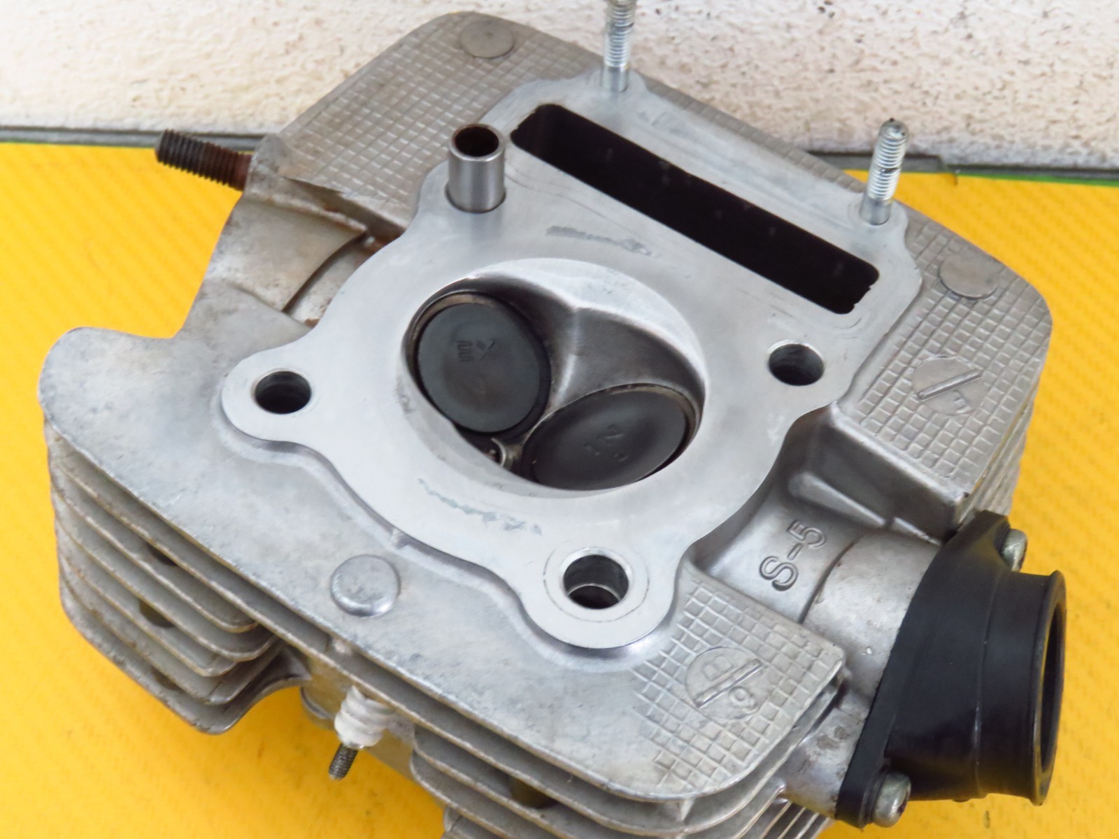 1983 SUZUKI LT125 OEM VALVE HEAD valves cylinder head GOOD SHAPE