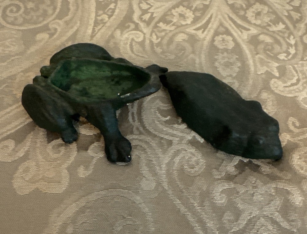 Rustic Vintage Cast Iron Garden Frog Key Holder