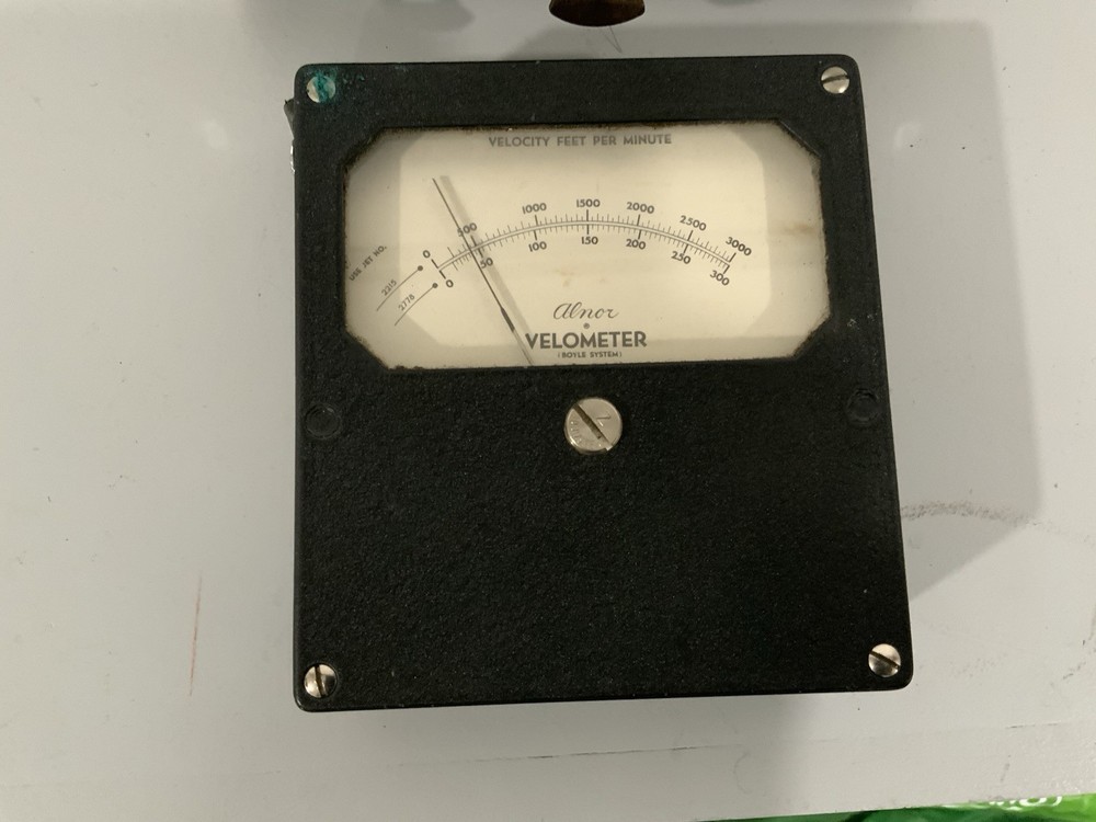 Alnor Velometer Boyle System Type 3002 Case/Accessories Used Working Condition