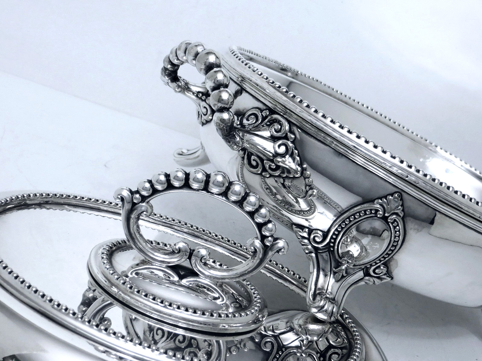 1860 MAPPIN BROTHERS LONDON BRIDGE AESTHETIC PEARLED WARMING SERVING DISH 14"