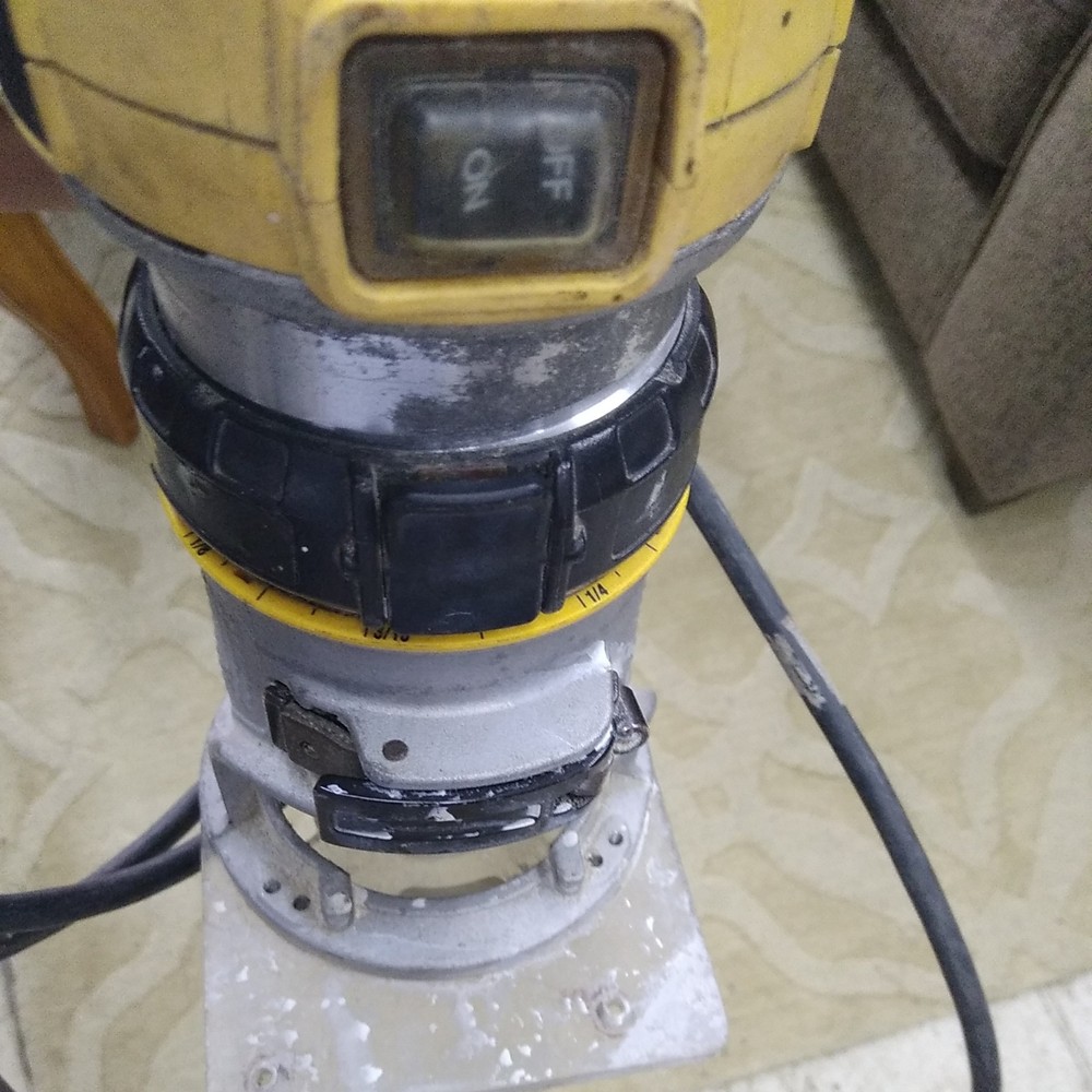 DeWALT COMPACT ROUTER , DWP 611