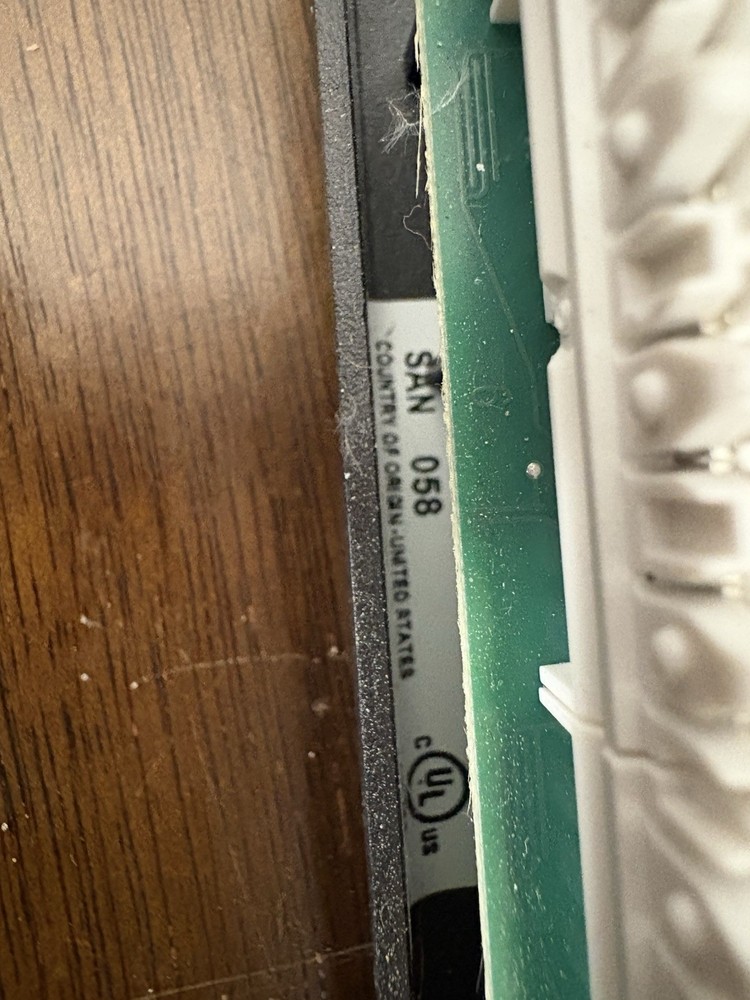 Leviton Cat6 24-Port Patch Panel 110 Punch Down Rack Mount RJ45